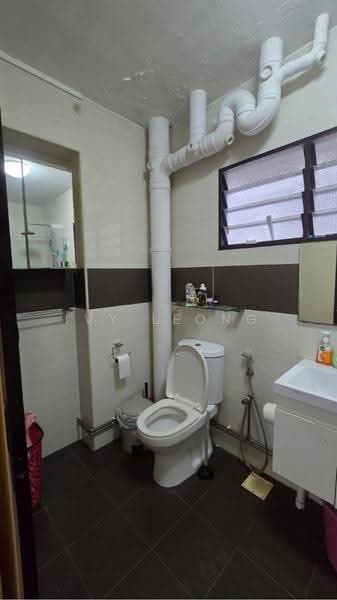 94B Bedok North Avenue 4, 94B 94B, Bedok / Upper East Coast, 4 Bedrooms, 10 sqft, HDB Flat For Rent, by Ivy Leong, 500279006 - Master bathroom - PropertyGuru.com.sg