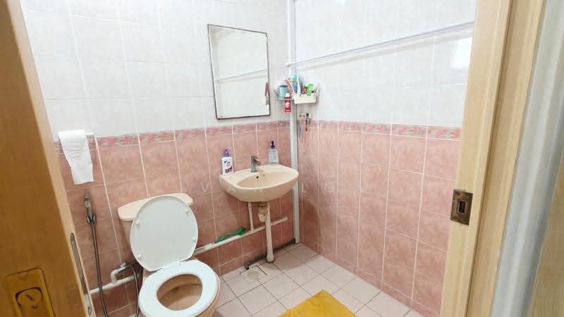 273B Jurong West Avenue 3, 273B Jurong West Avenue 3, Boon Lay / Jurong / Tuas, 3 Bedrooms, 1,195 sqft, HDB Flat For Sale, by Ivan Low, 500279021 - Bathroom - PropertyGuru.com.sg