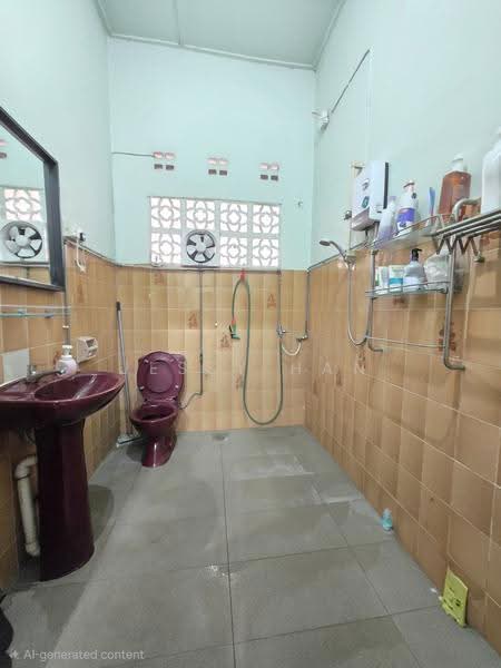 East View Garden, Upper Changi Road East, Bedok / Upper East Coast, 3 Bedrooms, 2,000 sqft, Semi-Detached House For Sale, by Jessy Han, 500279030 - Bathroom - PropertyGuru.com.sg