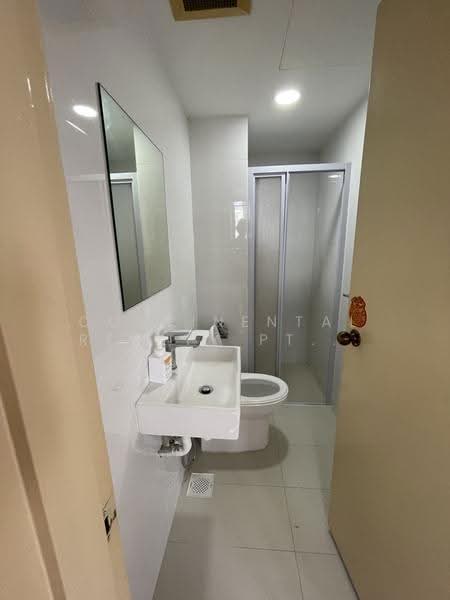 Central Green, 1 Jalan Membina, Alexandra / Commonwealth, 4 Bedrooms, 2,100 sqft, Condominium For Rent, by DELIA, 500279045 - Bathroom - PropertyGuru.com.sg