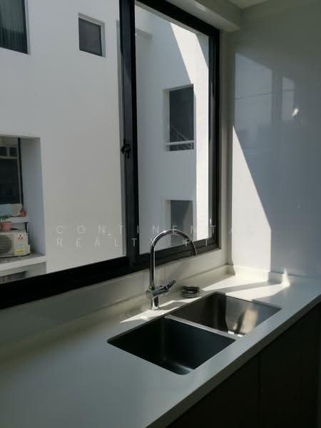Central Green, 1 Jalan Membina, Alexandra / Commonwealth, 4 Bedrooms, 2,100 sqft, Condominium For Rent, by DELIA, 500279045 - Kitchen - PropertyGuru.com.sg