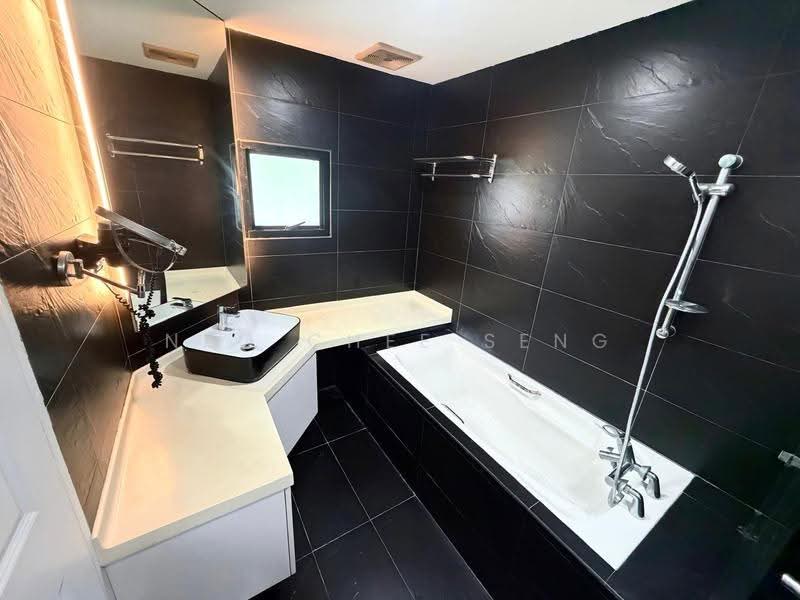 The Springfield, Chempaka Kuning Link, Bedok / Upper East Coast, 4 Bedrooms, 2,336 sqft, Cluster House For Sale, by Neo Chee Seng, 500279055 - Bathroom - PropertyGuru.com.sg