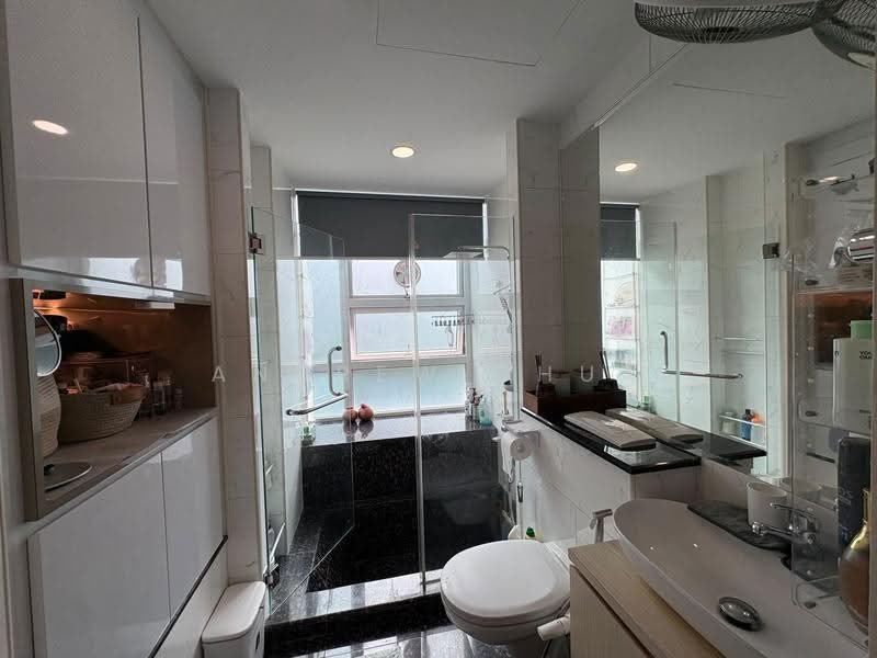 3 Bedder, Well renovated, Freehold In District 15, Marine parade road | Bedok South | Elliot Walk | Nallur Road, East Coast / Marine Parade, 3 Bedrooms, 1,239 sqft, Condominium For Sale, by Andrew Chua, 500279056 - PropertyGuru.com.sg