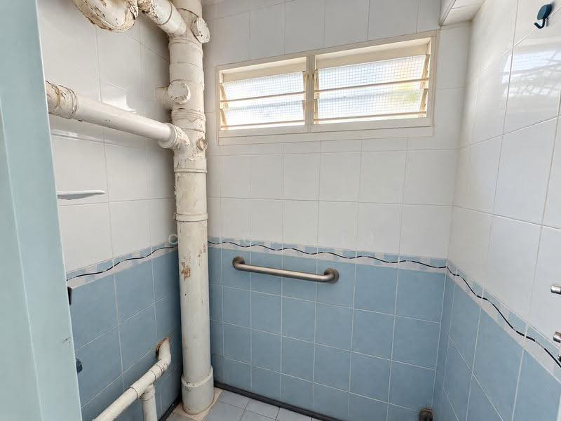 8 Holland Avenue, 8 Holland Avenue, Tanglin / Holland / Bukit Timah, 2 Bedrooms, 635 sqft, HDB Flat For Sale, by Cleon Lim, 500279062 - Bathroom - PropertyGuru.com.sg