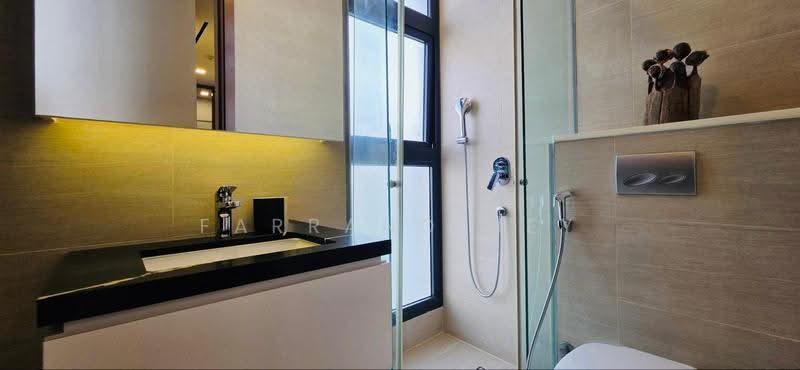 Undervalued Move-in Semi-D w/ Lift, Pool & Basement; Prime Distrct 11, Dyson Road, Newton / Novena, 5 Bedrooms, 4,633 sqft, Semi-Detached House For Sale, by Farrand Hey, 500279093 - Bathroom - PropertyGuru.com.sg