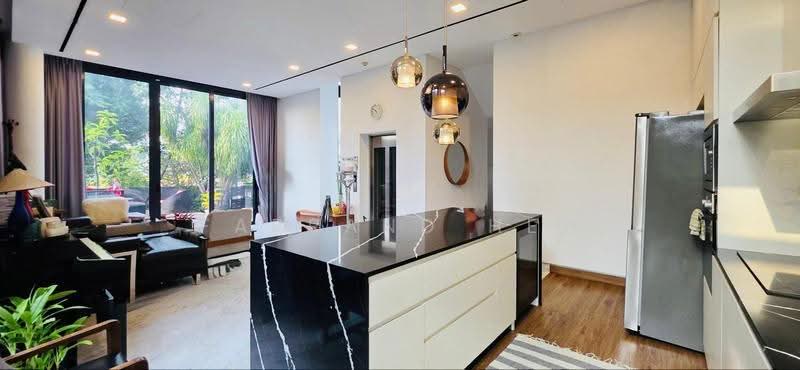 Undervalued Move-in Semi-D w/ Lift, Pool & Basement; Prime Distrct 11, Dyson Road, Newton / Novena, 5 Bedrooms, 4,633 sqft, Semi-Detached House For Sale, by Farrand Hey, 500279093 - Living Room - PropertyGuru.com.sg