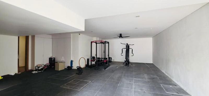 Undervalued Move-in Semi-D w/ Lift, Pool & Basement; Prime Distrct 11, Dyson Road, Newton / Novena, 5 Bedrooms, 4,633 sqft, Semi-Detached House For Sale, by Farrand Hey, 500279093 - Gym - PropertyGuru.com.sg