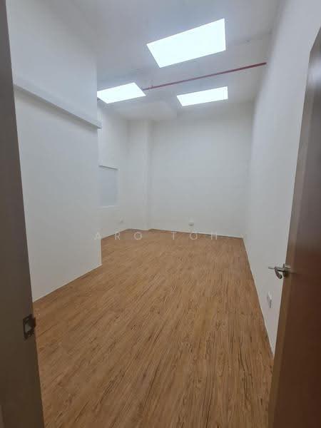 Ubi Centre, 57 Ubi Avenue 1, Eunos / Geylang / Paya Lebar, 1,152 sqft, Light Industrial (B1) For Sale, by Aro Toh, 500279105 - CommercialGuru.com.sg