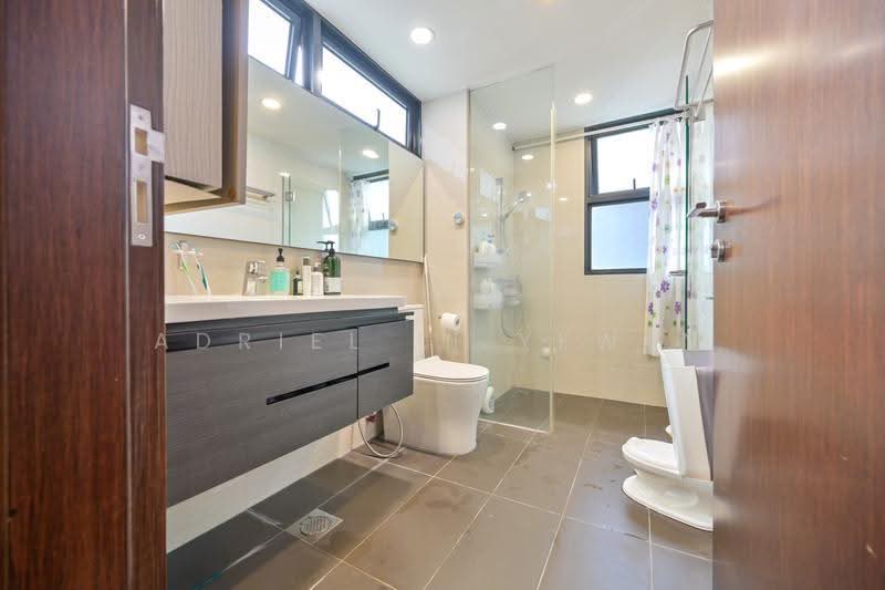Riverparc Residence, 90 Punggol Drive, Hougang / Punggol / Sengkang, 4 Bedrooms, 1,238 sqft, Condominium For Sale, by Adriel Li Yewen, 500279110 - Bathroom - PropertyGuru.com.sg