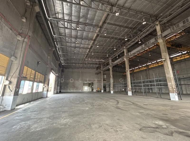 Exclusive workshop with 10-Ton Crane, 10 M Ceiling, Ready Office, Boon Lay / Jurong / Tuas, 11,000 sqft, Factory / Workshop (B2) For Rent, by Dolly NG, 500279123 - Interior - CommercialGuru.com.sg
