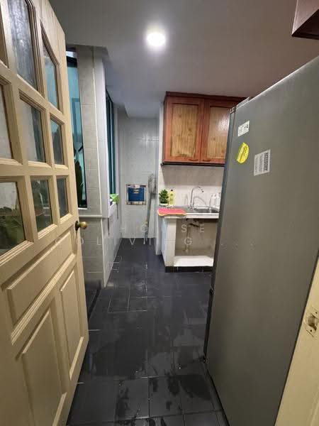 Wing Fong Court, 10 Lorong 14 Geylang, Eunos / Geylang / Paya Lebar, Room Rental, 120 sqft, Condominium For Rent, by Bunny, 500279125 - Kitchen - PropertyGuru.com.sg