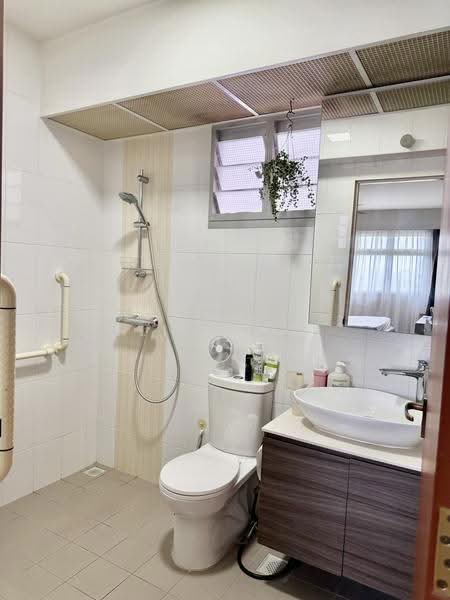 104A Canberra Street, 104A Canberra Street, Sembawang / Yishun, 3 Bedrooms, 1,001 sqft, HDB Flat For Sale, by Lily Ho, 500279133 - Common bath room - PropertyGuru.com.sg