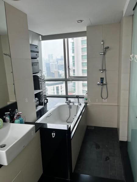 Twin Regency, 28 Kim Tian Road, Alexandra / Commonwealth, 3 Bedrooms, 1,442 sqft, Condominium For Rent, by Shanice Lim, 500279142 - Bathroom - PropertyGuru.com.sg
