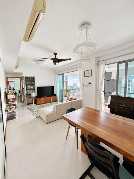 Twin Regency, 28 Kim Tian Road, Alexandra / Commonwealth, 3 Bedrooms, 1,442 sqft, Condominium For Rent, by Shanice Lim, 500279142 - Living Room - PropertyGuru.com.sg