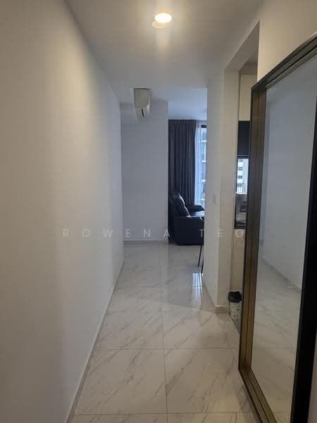 Le Quest, 10 Bukit Batok Street 41, Dairy Farm / Bukit Panjang / Choa Chu Kang, 2 Bedrooms, 700 sqft, Condominium For Rent, by Rowena Teo, 500279150 - Hallway to kitchen and living area - PropertyGuru.com.sg