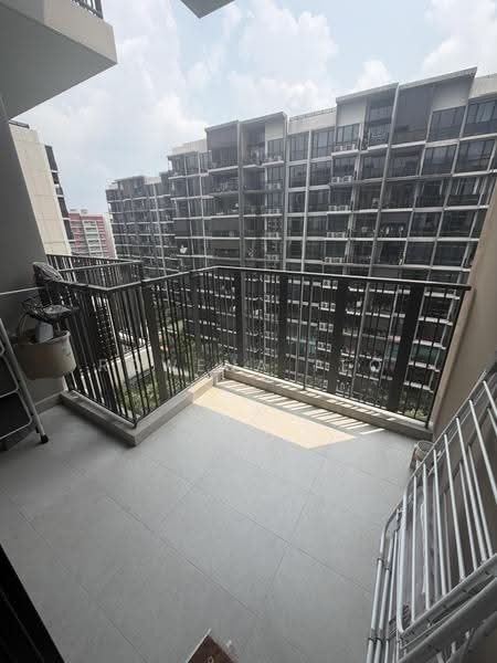 Le Quest, 10 Bukit Batok Street 41, Dairy Farm / Bukit Panjang / Choa Chu Kang, 2 Bedrooms, 700 sqft, Condominium For Rent, by Rowena Teo, 500279150 - Balcony - PropertyGuru.com.sg