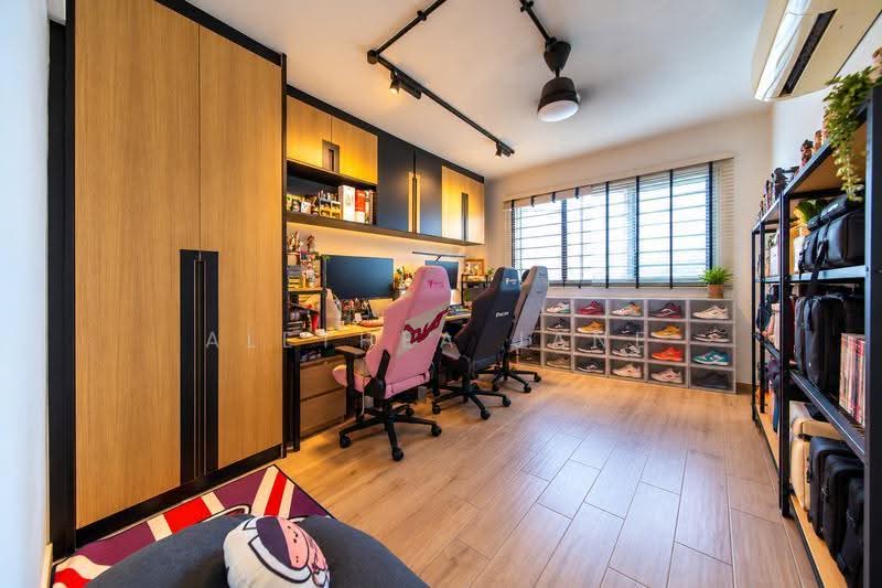213 Jurong East Street 21, 213 Jurong East Street 21, Boon Lay / Jurong / Tuas, 3 Bedrooms, 1,291 sqft, HDB Flat For Sale, by Alethea Jane, 500279160 - common bedroom - PropertyGuru.com.sg