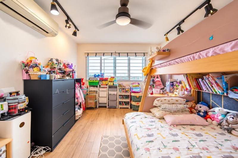 213 Jurong East Street 21, 213 Jurong East Street 21, Boon Lay / Jurong / Tuas, 3 Bedrooms, 1,291 sqft, HDB Flat For Sale, by Alethea Jane, 500279160 - Bedroom - PropertyGuru.com.sg
