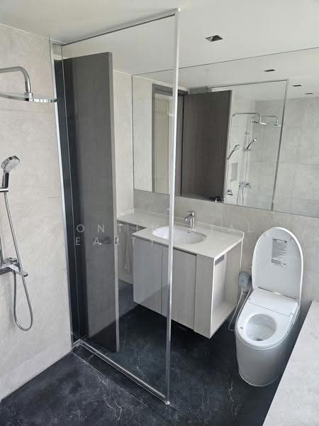 The Rochester Residences, 33 Rochester Drive, Buona Vista / West Coast / Clementi New Town, 3 Bedrooms, 1,701 sqft, Condominium For Rent, by DELIA, 500279163 - Master Bathroom - PropertyGuru.com.sg