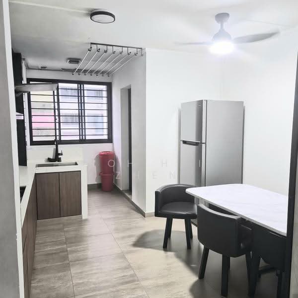 483 Pasir Ris Drive 4, 483 Pasir Ris Drive 4, Pasir Ris / Tampines, 4 Bedrooms, 1,313 sqft, HDB Flat For Rent, by Koh Hui Zhen, 500279165 - Kitchen - PropertyGuru.com.sg