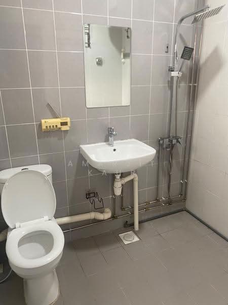 474 Jurong West Street 41, 474 Jurong West Street 41, Boon Lay / Jurong / Tuas, Room Rental, 200 sqft, HDB Flat For Rent, by Amarjit Kaur, 500279184 - Bathroom - PropertyGuru.com.sg