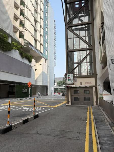 Peninsula Plaza, 111 North Bridge Road, City Hall / Clarke Quay, 2,454 sqft, Other Retail For Sale, by Jeremy Chong, 500279187 - Exterior - CommercialGuru.com.sg