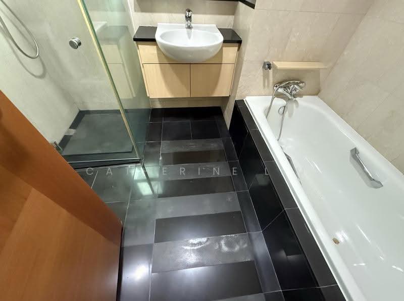 Sunglade, 1 Serangoon Avenue 2, Hougang / Punggol / Sengkang, 3 Bedrooms, 1,238 sqft, Condominium For Rent, by Catherine Lim, 500279188 - Bathroom - PropertyGuru.com.sg