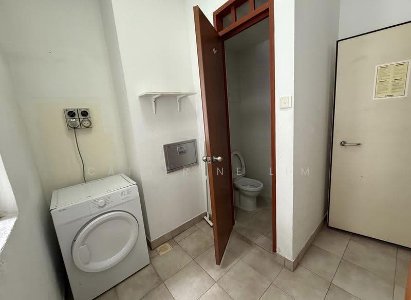 Sunglade, 1 Serangoon Avenue 2, Hougang / Punggol / Sengkang, 3 Bedrooms, 1,238 sqft, Condominium For Rent, by Catherine Lim, 500279188 - Bathroom - PropertyGuru.com.sg