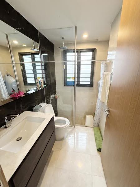 Waterfront Isle, 732 Bedok Reservoir Road, Bedok / Upper East Coast, 3 Bedrooms, 1,152 sqft, Condominium For Sale, by Ken Neo, 500279189 - Bathroom - PropertyGuru.com.sg