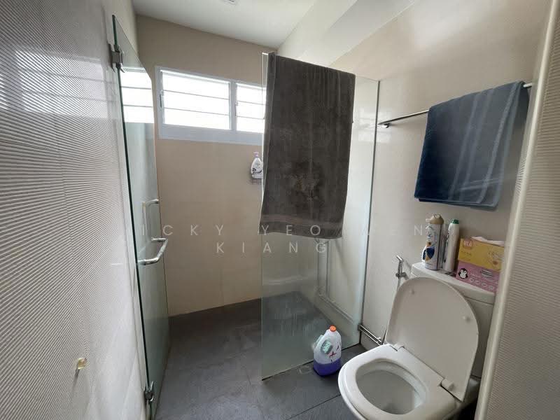465 Tampines Street 44, 465 Tampines Street 44, Pasir Ris / Tampines, 3 Bedrooms, 1,130 sqft, HDB Flat For Rent, by Ricky Yeo Wen Kiang, 500279208 - Bathroom - PropertyGuru.com.sg