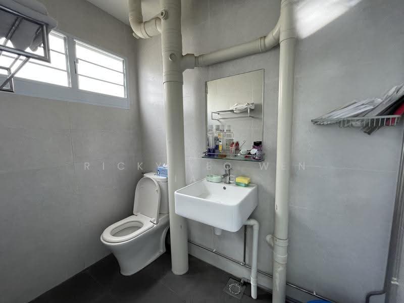 465 Tampines Street 44, 465 Tampines Street 44, Pasir Ris / Tampines, 3 Bedrooms, 1,130 sqft, HDB Flat For Rent, by Ricky Yeo Wen Kiang, 500279208 - Bathroom - PropertyGuru.com.sg