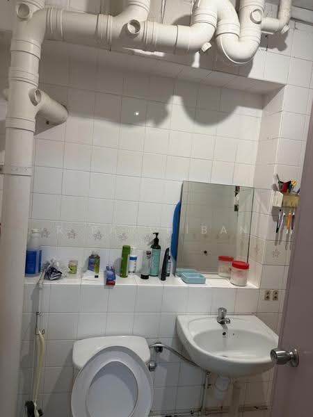 618 Choa Chu Kang North 7, 618 Choa Chu Kang North 7, Dairy Farm / Bukit Panjang / Choa Chu Kang, 3 Bedrooms, 1,119 sqft, HDB Flat For Rent, by R Parthiban, 500279220 - Bathroom - PropertyGuru.com.sg