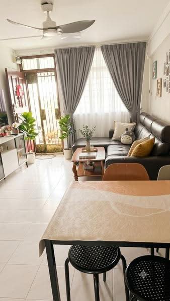 264 Yishun Street 22, 264 Yishun Street 22, Sembawang / Yishun, 2 Bedrooms, 689 sqft, HDB Flat For Sale, by Lay Hoon Grace Ser, 500279237 - Living Room - PropertyGuru.com.sg