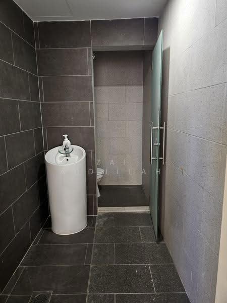 Telok ayer street, Telok Ayer Street, Chinatown / Tanjong Pagar, 1,692 sqft, Office For Rent, by Zai Abdullah, 500279259 - Bathroom - CommercialGuru.com.sg