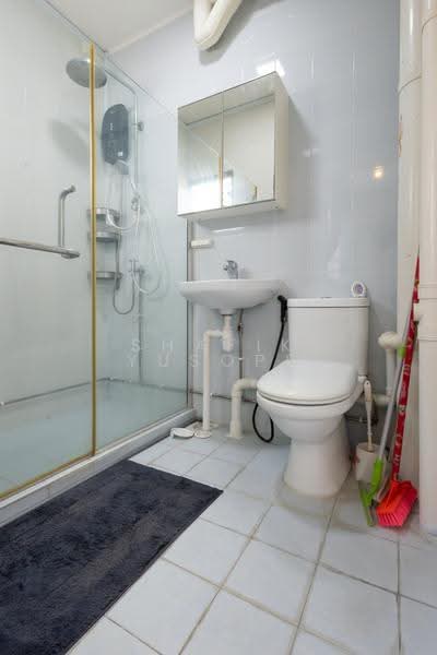 467 Tampines Street 44, 467 Tampines Street 44, Pasir Ris / Tampines, 2 Bedrooms, 797 sqft, HDB Flat For Rent, by Shafik Yusope, 500279267 - Bathroom - PropertyGuru.com.sg