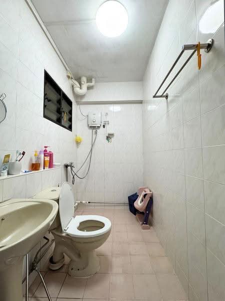 503 Jelapang Road, 503 Jelapang Road, Dairy Farm / Bukit Panjang / Choa Chu Kang, 3 Bedrooms, 1,550 sqft, HDB Flat For Sale, by Rusydi Yusoff, 500279287 - Bathroom - PropertyGuru.com.sg