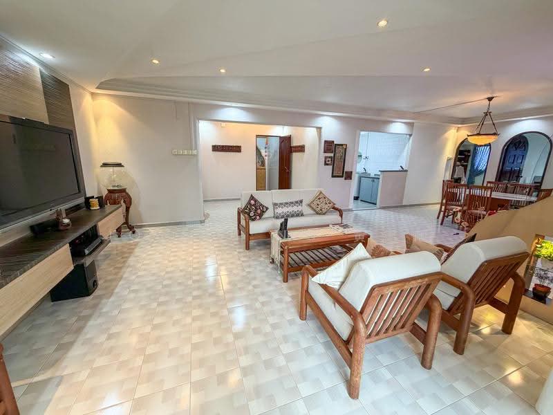 233 Pending Road, 233 Pending Road, Dairy Farm / Bukit Panjang / Choa Chu Kang, 4 Bedrooms, 1,625 sqft, HDB Flat For Sale, by Joseph Ng 黄德顺, 500279291 - Living Room - PropertyGuru.com.sg