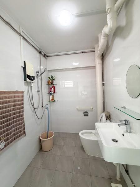 233 Pending Road, 233 Pending Road, Dairy Farm / Bukit Panjang / Choa Chu Kang, 4 Bedrooms, 1,625 sqft, HDB Flat For Sale, by Joseph Ng 黄德顺, 500279291 - Bathroom - PropertyGuru.com.sg
