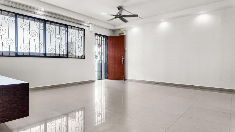216 Petir Road, 216 Petir Road, Dairy Farm / Bukit Panjang / Choa Chu Kang, 3 Bedrooms, 1,119 sqft, HDB Flat For Sale, by Faris Rosli, 500279305 - Living Room - PropertyGuru.com.sg