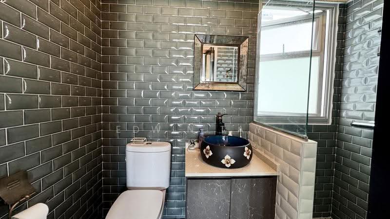 116A Jalan Tenteram, 116A Jalan Tenteram, Balestier / Toa Payoh, 3 Bedrooms, 1,001 sqft, HDB Flat For Sale, by Edwin Tay, 500279306 - Bathroom - PropertyGuru.com.sg
