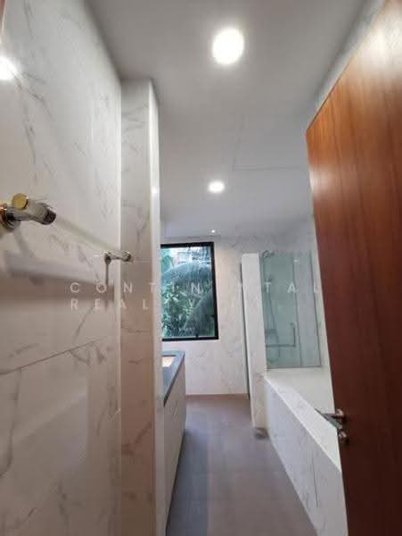 Four Seasons Park, 8 Cuscaden Walk, Tanglin / Holland / Bukit Timah, 4 Bedrooms, 2,260 sqft, Condominium For Rent, by GEORGE, 500279325 - Master Bathroom - PropertyGuru.com.sg