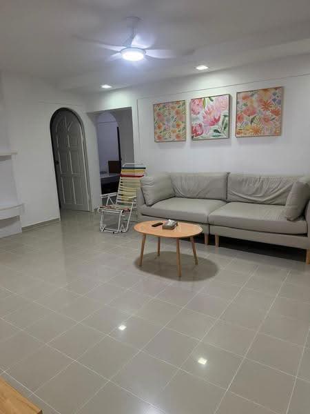 438A Sengkang West Avenue, 438A Sengkang West Avenue, Seletar / Yio Chu Kang, 2 Bedrooms, 1,012 sqft, HDB Flat For Rent, by Zac Ng, 500279340 - Living Room - PropertyGuru.com.sg
