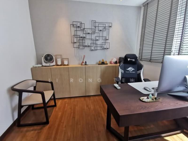 WOW SHOWFLAT LOOK ALIKE MOVE IN CONDITION FH LANDED, Eunos / Geylang / Paya Lebar, 4 Bedrooms, 3,390 sqft, Terraced House For Sale, by Li Rong Teh, 500279355 - Study - PropertyGuru.com.sg