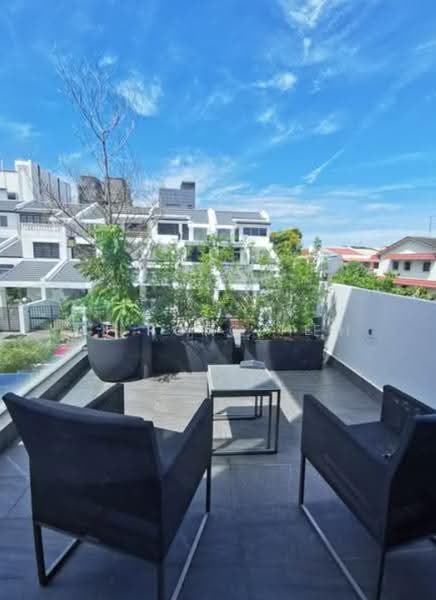 WOW SHOWFLAT LOOK ALIKE MOVE IN CONDITION FH LANDED, Eunos / Geylang / Paya Lebar, 4 Bedrooms, 3,390 sqft, Terraced House For Sale, by Li Rong Teh, 500279355 - Balcony - PropertyGuru.com.sg