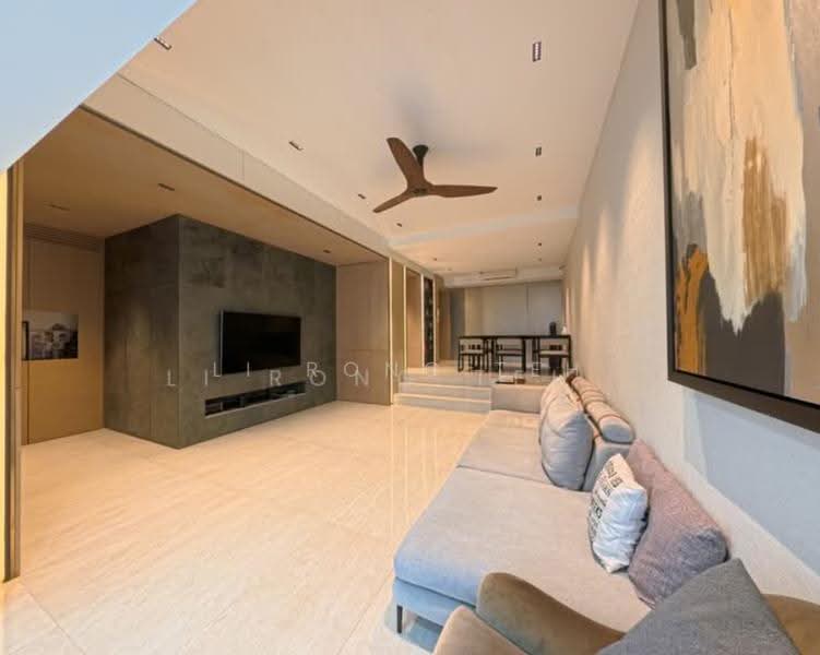 WOW SHOWFLAT LOOK ALIKE MOVE IN CONDITION FH LANDED, Eunos / Geylang / Paya Lebar, 4 Bedrooms, 3,390 sqft, Terraced House For Sale, by Li Rong Teh, 500279355 - Living Room - PropertyGuru.com.sg
