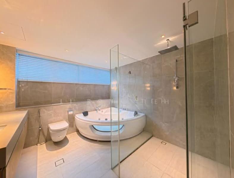 WOW SHOWFLAT LOOK ALIKE MOVE IN CONDITION FH LANDED, Eunos / Geylang / Paya Lebar, 4 Bedrooms, 3,390 sqft, Terraced House For Sale, by Li Rong Teh, 500279355 - Bathroom - PropertyGuru.com.sg