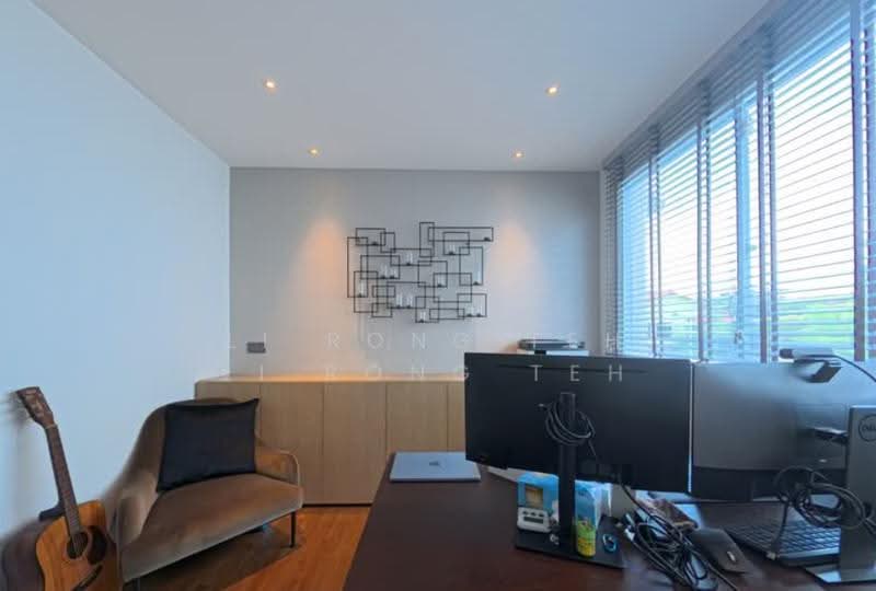WOW SHOWFLAT LOOK ALIKE MOVE IN CONDITION FH LANDED, Eunos / Geylang / Paya Lebar, 4 Bedrooms, 3,390 sqft, Terraced House For Sale, by Li Rong Teh, 500279355 - Study - PropertyGuru.com.sg