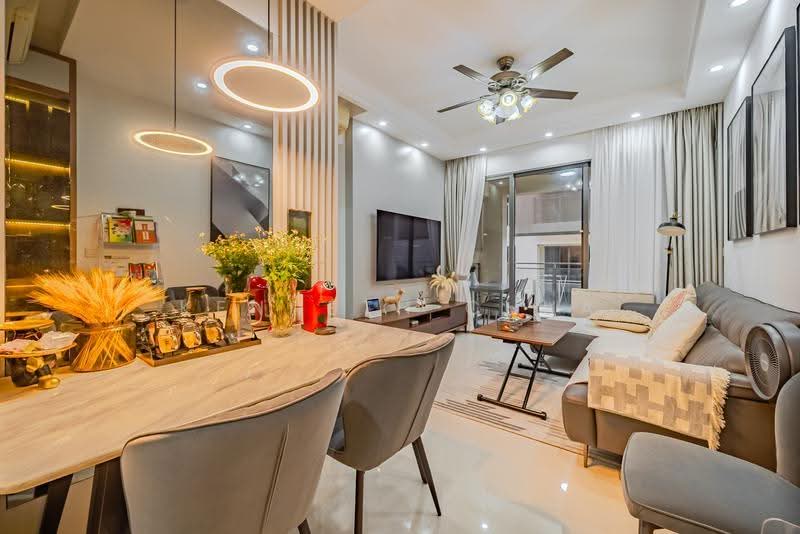 Miltonia Residences, 550 Miltonia Close, Sembawang / Yishun, 2 Bedrooms, 840 sqft, Condominium For Sale, by Kenneth Chua, 500279366 - Living Room - PropertyGuru.com.sg