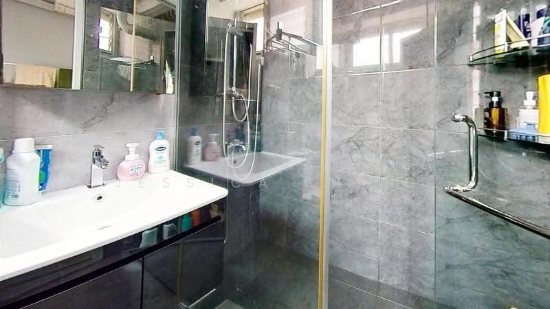 102 Pasir Ris Street 12, 102 Pasir Ris Street 12, Pasir Ris / Tampines, 3 Bedrooms, 1,119 sqft, HDB Flat For Sale, by Jessica Ching, 500279379 - Bathroom - PropertyGuru.com.sg