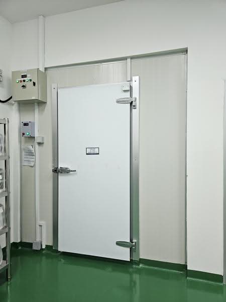 Food Kitchen Fully Fitted Low rent Cold Rooms Exhaust, Admiralty / Woodlands, 2,300 sqft, Factory / Workshop (B2) For Rent, by Cheryl Lee, 500279390 - Interior - CommercialGuru.com.sg